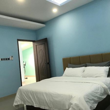 Homestay Stardow~星窗名宿~ Johor Bahru Kültér fotó