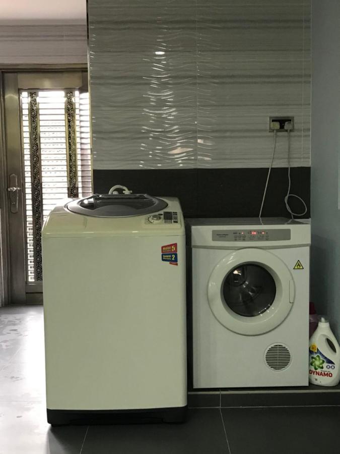 Homestay Stardow~星窗名宿~ Johor Bahru Kültér fotó