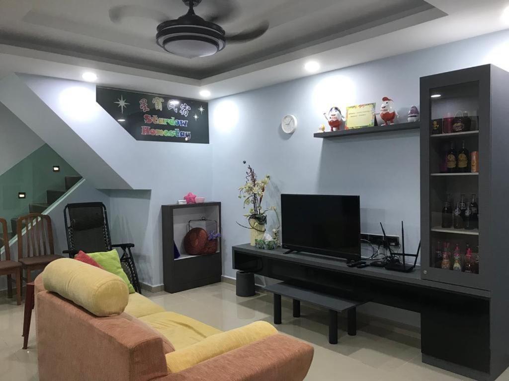 Homestay Stardow~星窗名宿~ Johor Bahru Kültér fotó