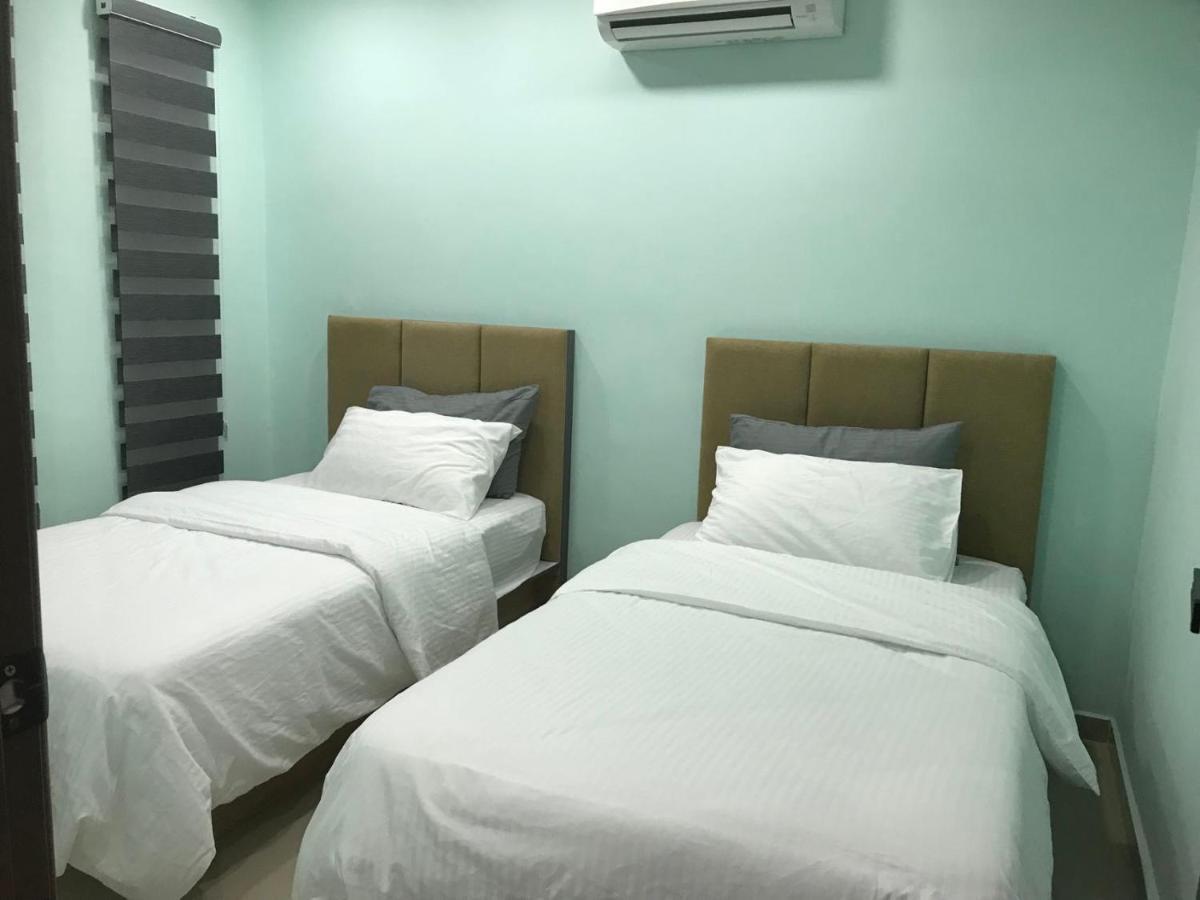 Homestay Stardow~星窗名宿~ Johor Bahru Kültér fotó
