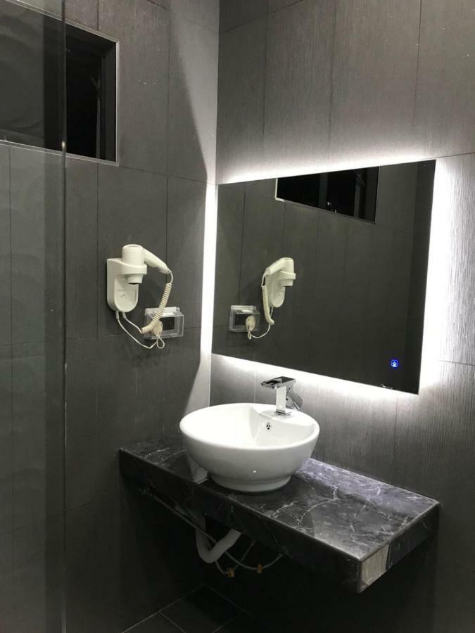 Homestay Stardow~星窗名宿~ Johor Bahru Kültér fotó