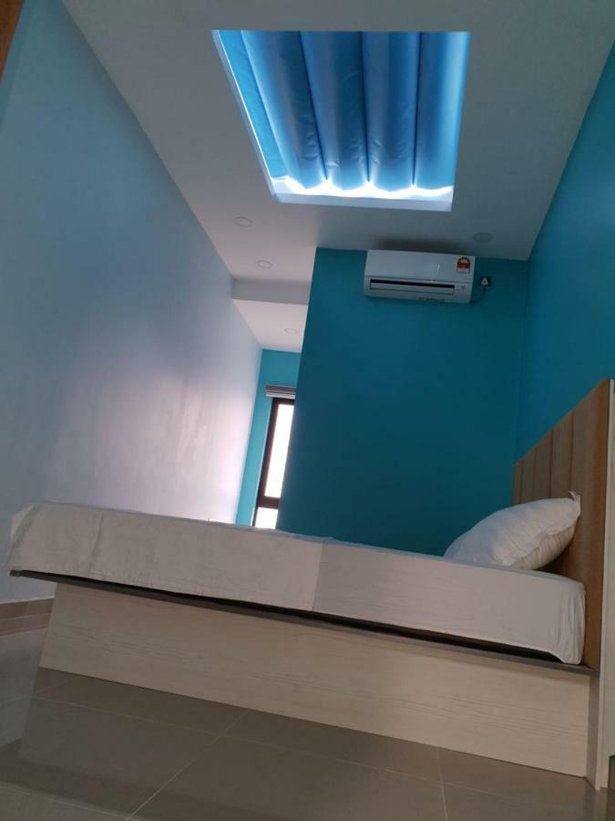 Homestay Stardow~星窗名宿~ Johor Bahru Kültér fotó