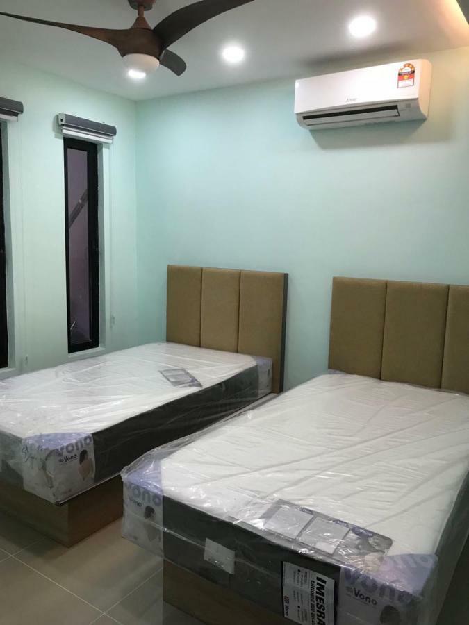 Homestay Stardow~星窗名宿~ Johor Bahru Kültér fotó