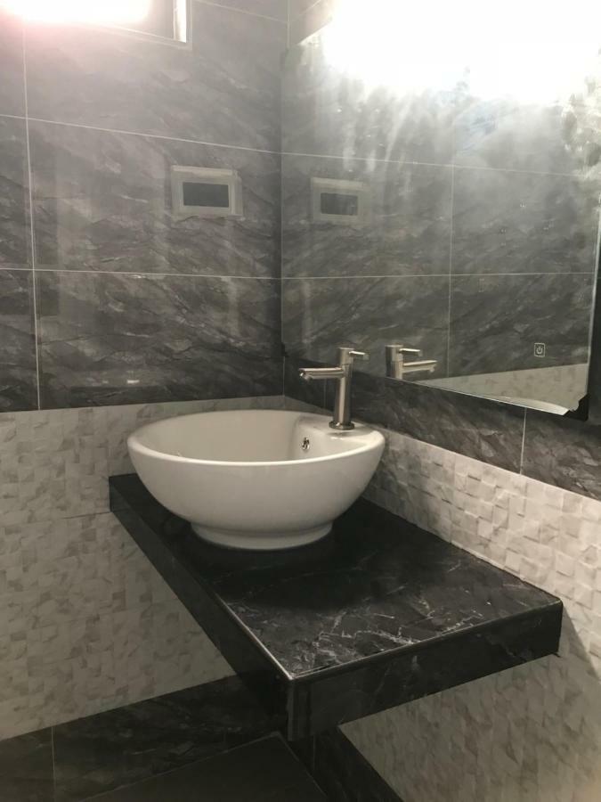 Homestay Stardow~星窗名宿~ Johor Bahru Kültér fotó